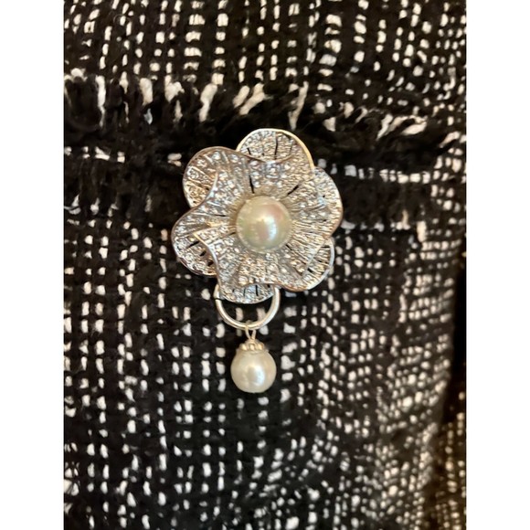Small Bling Camelia Brooch with Pearl - Picture 1 of 8